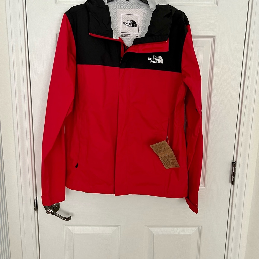 New with tags Mens Sm NorthFace Lightweight rain jacket!